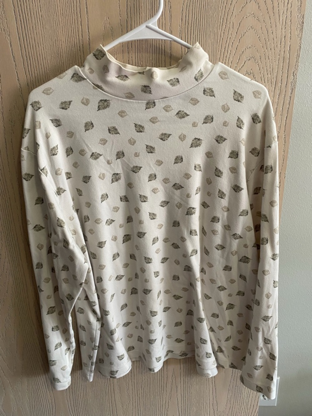 Vintage croft & barrow Cream Mock Neck Top with leaf Print